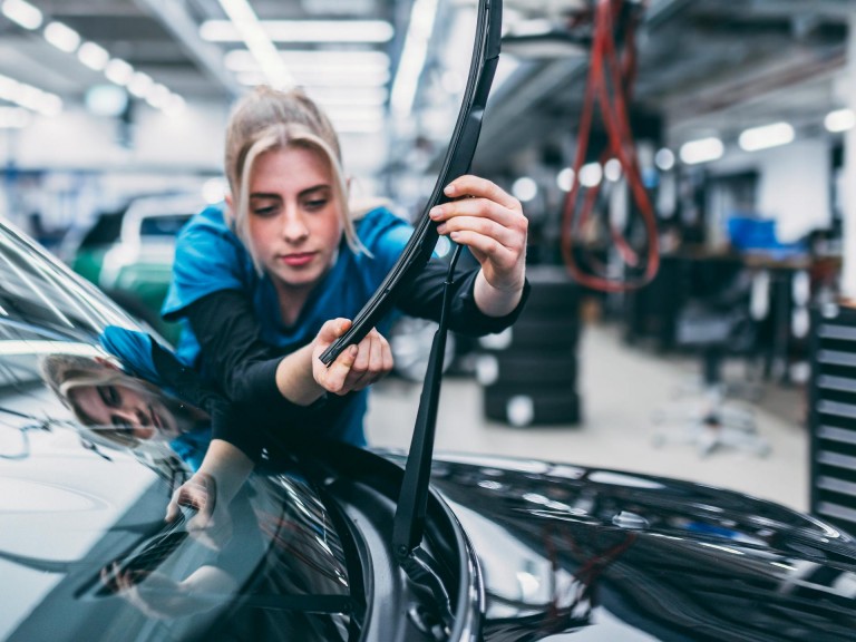 MINI Service Centre employee fitting new windscreen wipers.