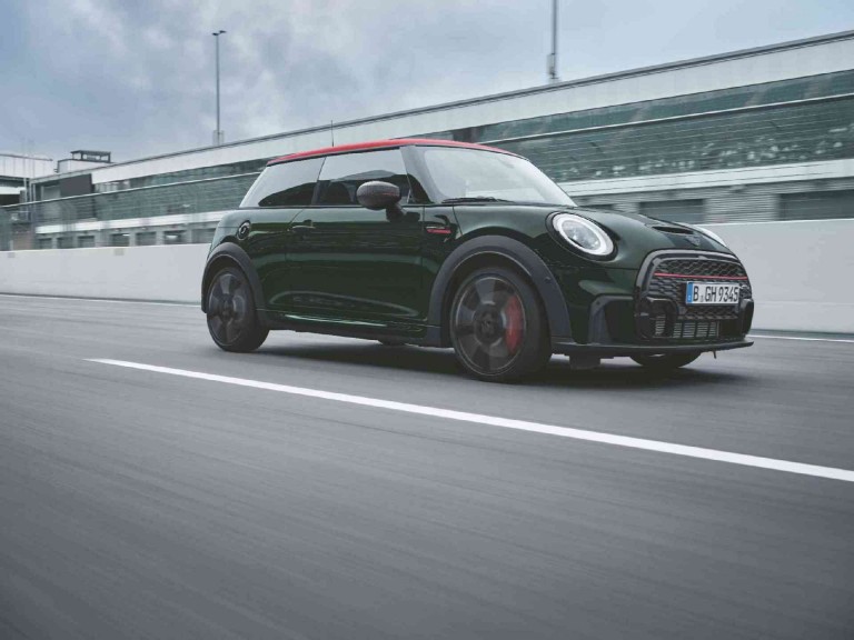 MINI John Cooper Works – green and black –start of the road