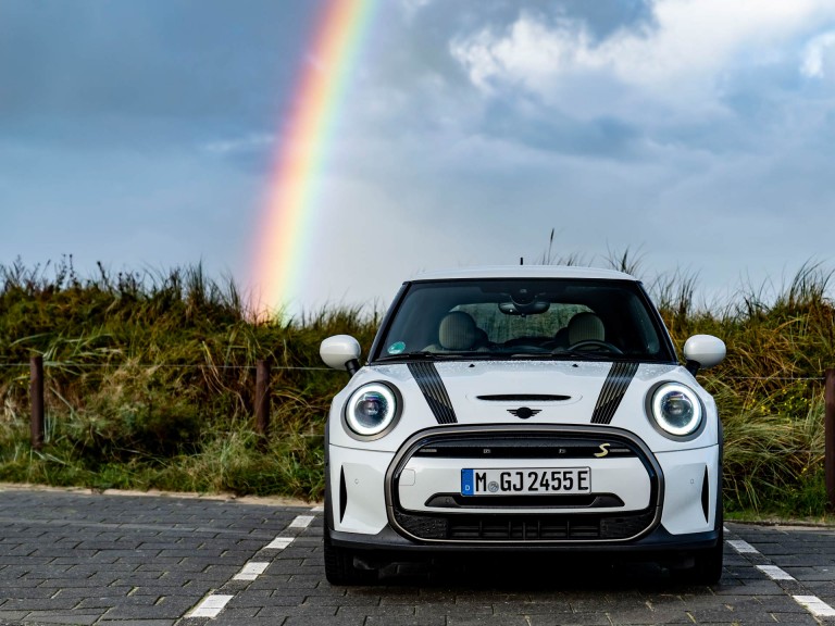 MINI Electric – Resolute Edition – nanuq white