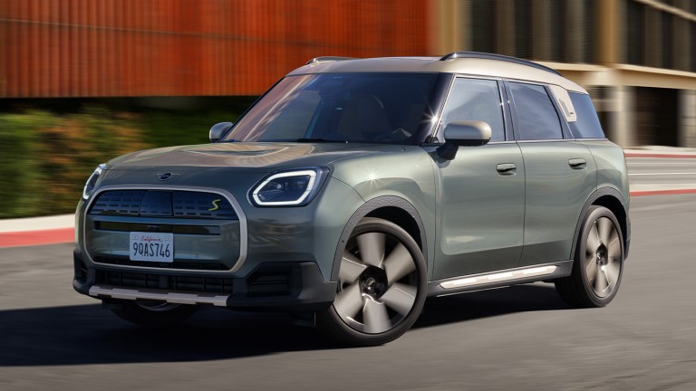 MINI all-electric Countryman – mosaic - driving experience