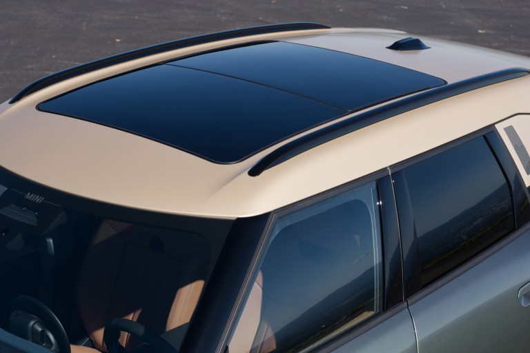 MINI all-electric Countryman - exterior - sunroof