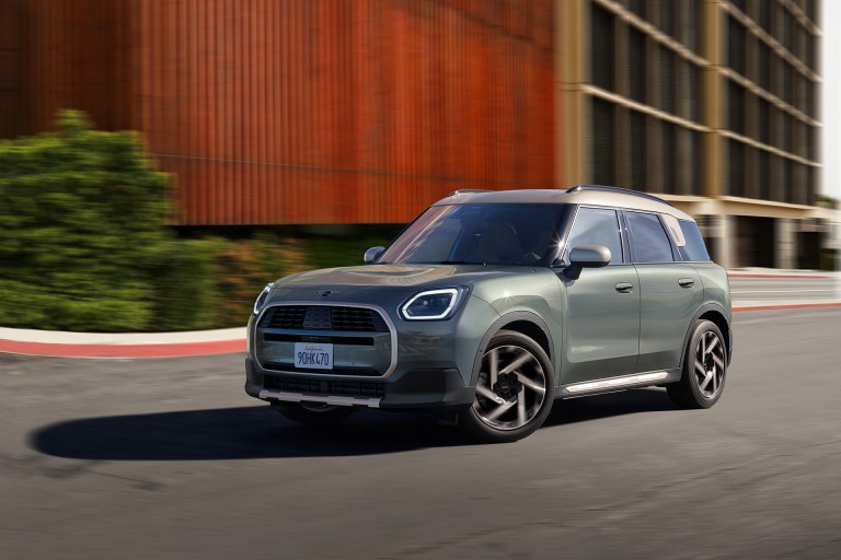 MINI Countryman - digital experience - side view